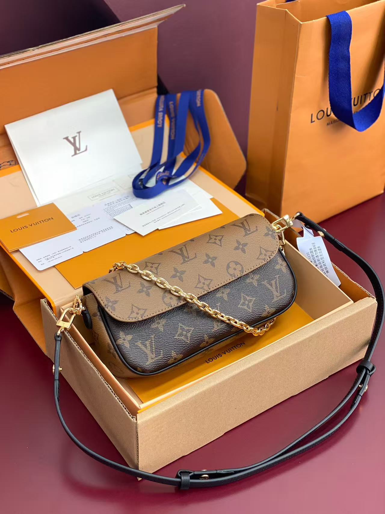Wallet on chain Ivy (23.5*12*4.3cm)