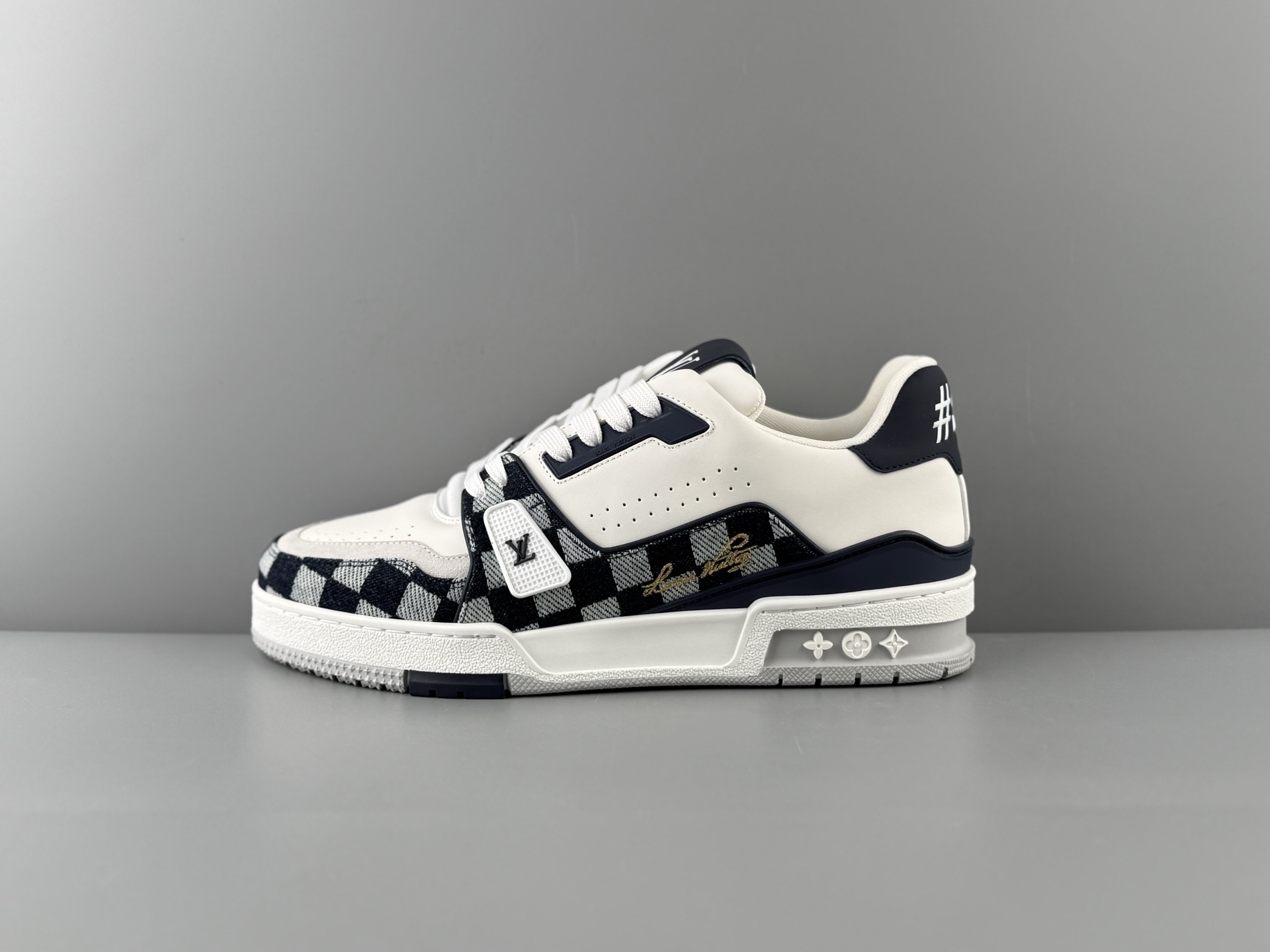 Lv Trainer