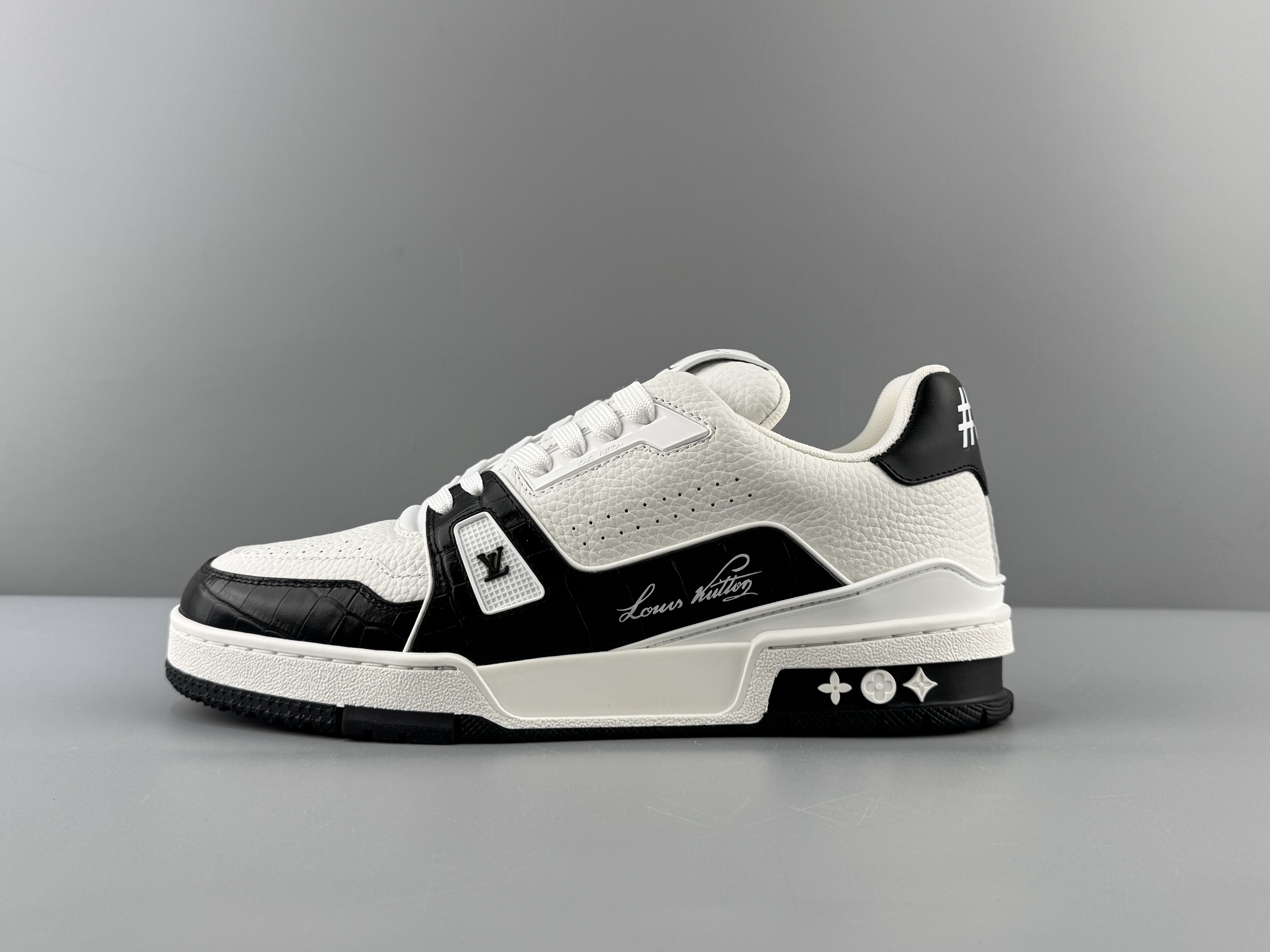 Lv Trainer