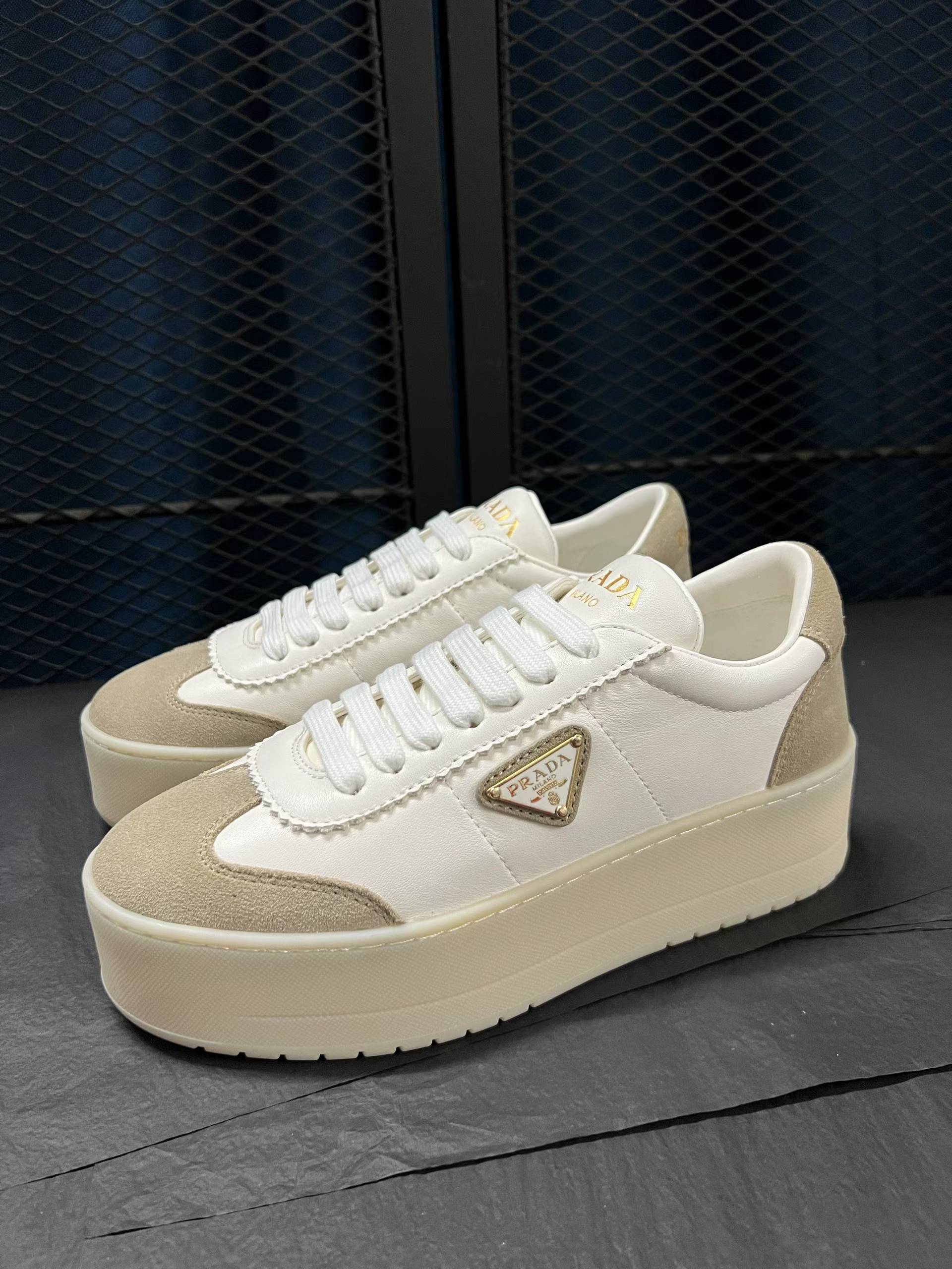 Prada Downtown Bold