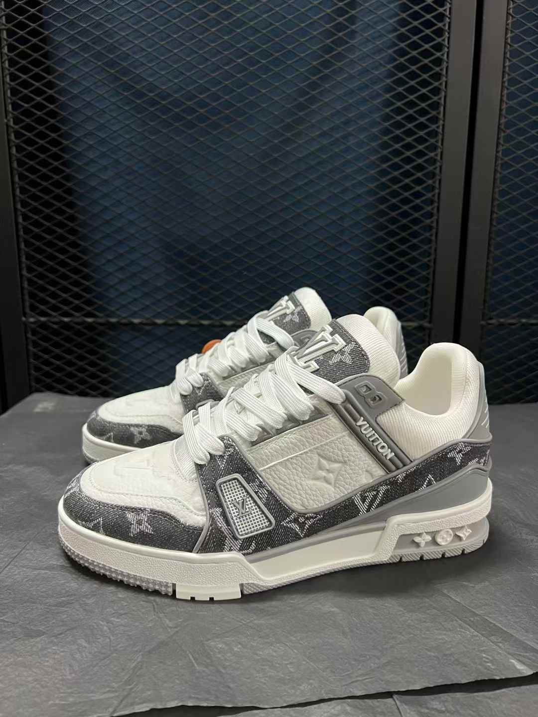 Lv Trainer