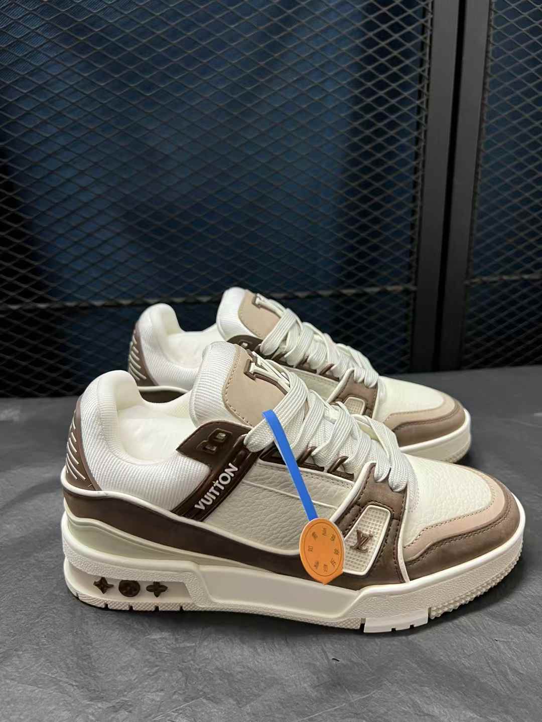 Lv Trainer