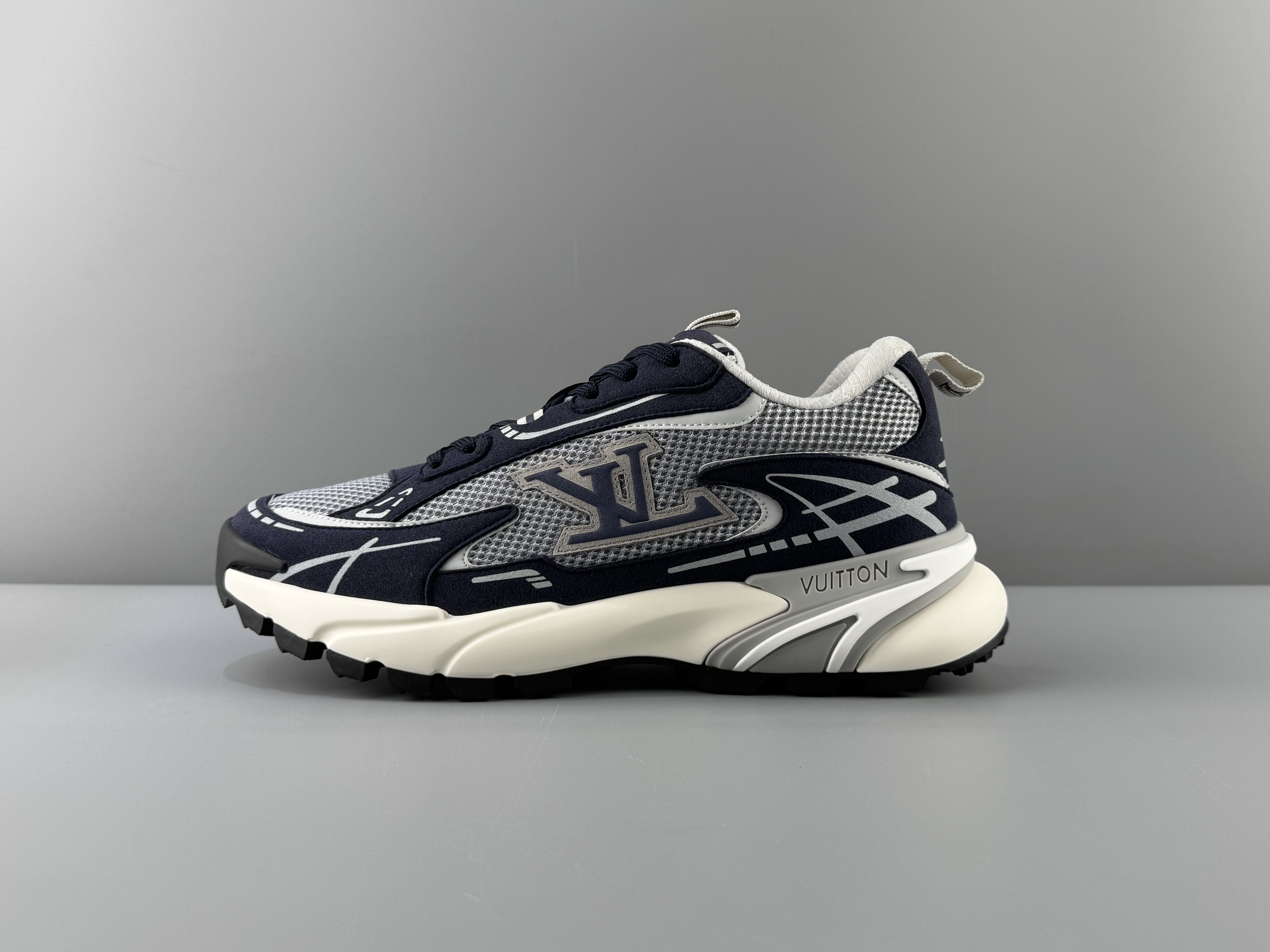 Lv Tatic Runner