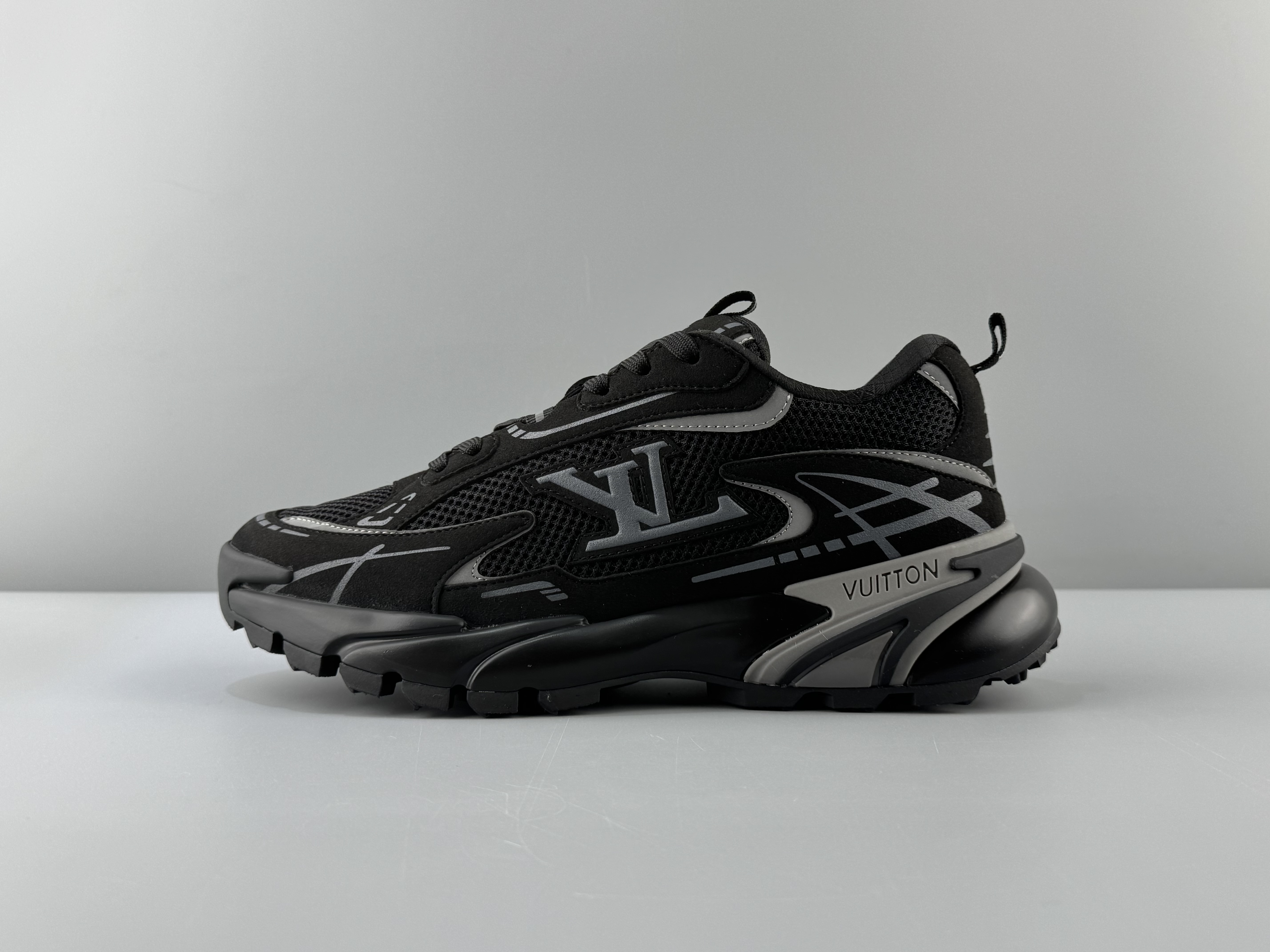 Lv Tatic Runner