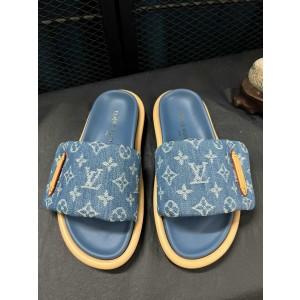 LV Pool Pillow Comfort